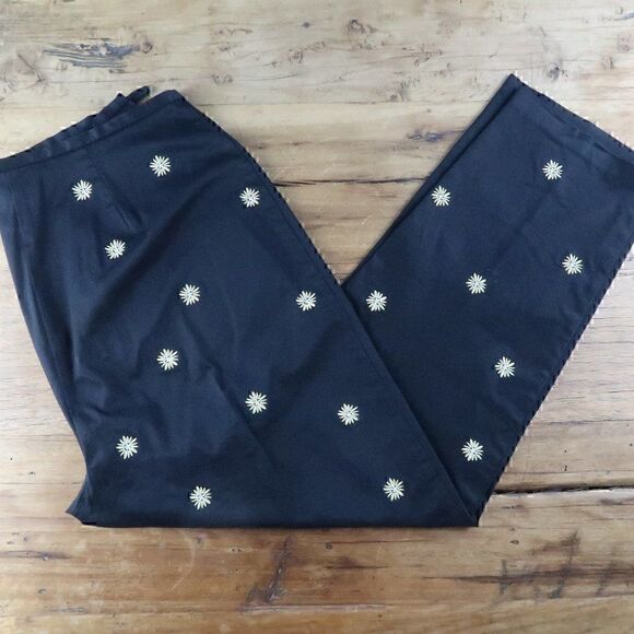JESSICA LONDON JL STUDIOS BLACK WITH EMBROIDERED STARBURST STRETCHY CAPRI PANTS - Picture 1 of 8